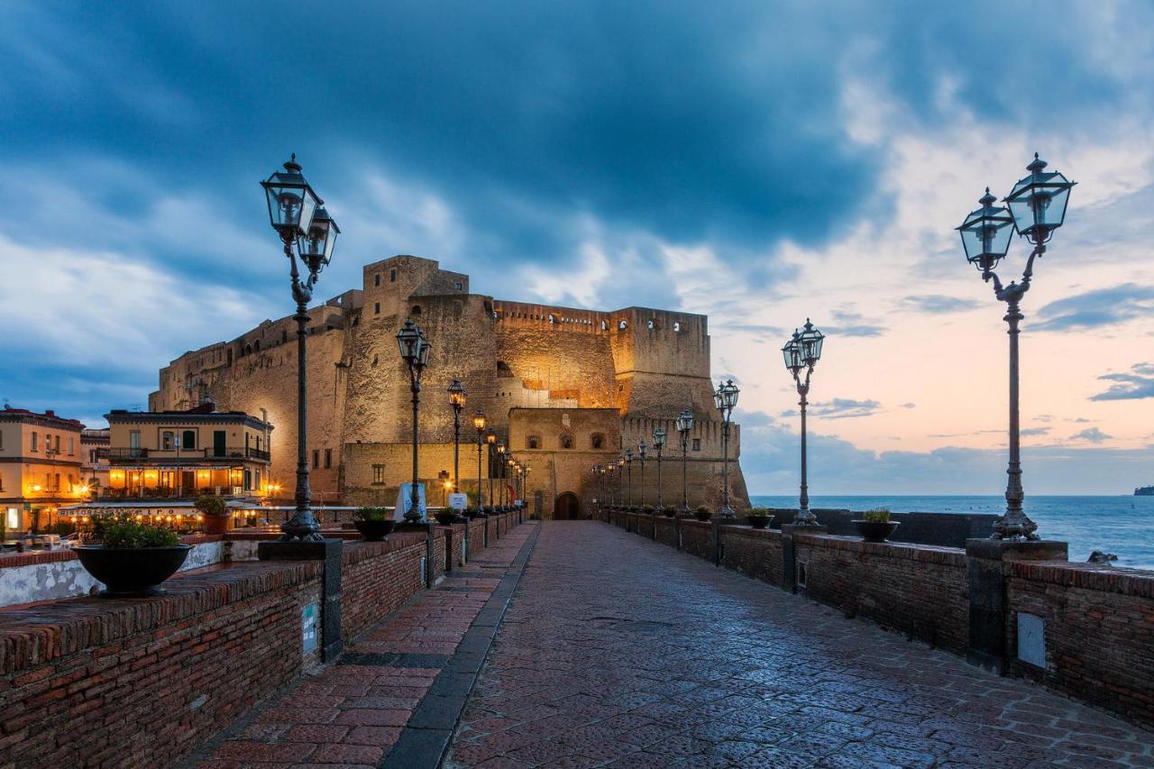Napoli Storia E Mare Acomodação com café da manhã Exterior foto